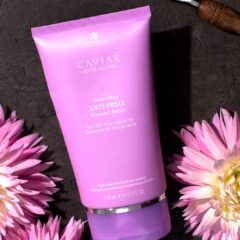 SMOOTHING ANTI-FRIZZ BLOWOUT BUTTER